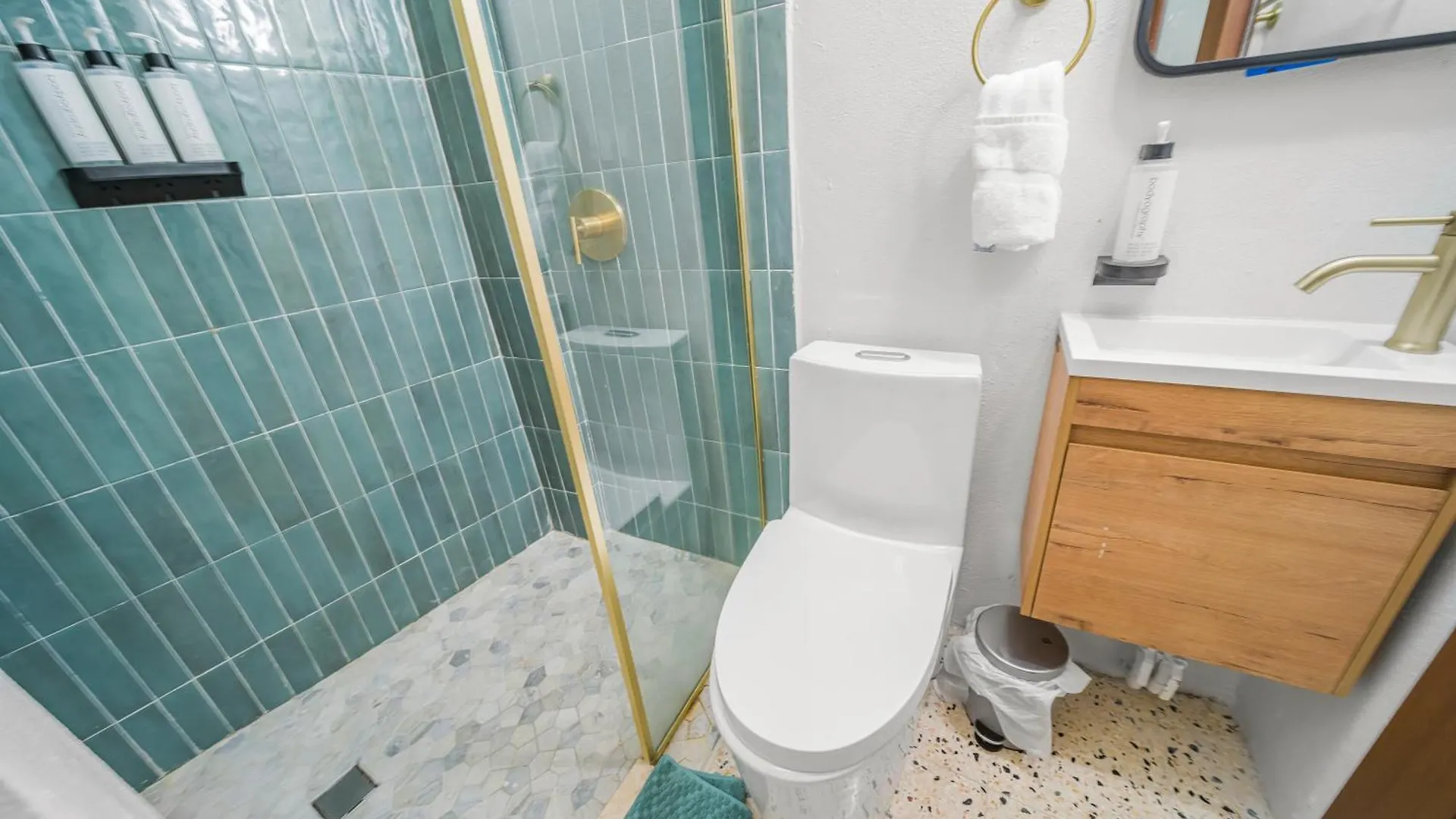 Room 9 Sleek & Serene Stay In San Juan